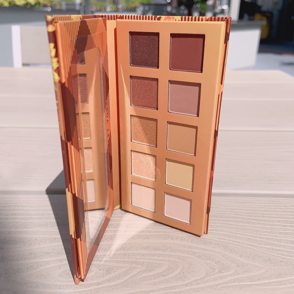 Violet Voss Golden Sunflower eye shadow - Picture 9 of 15